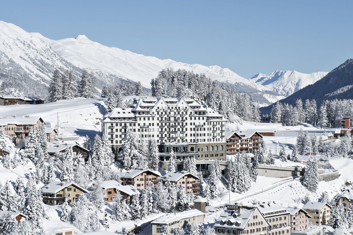 Carlton Hotel in St. Moritz, Außenansicht im Winter